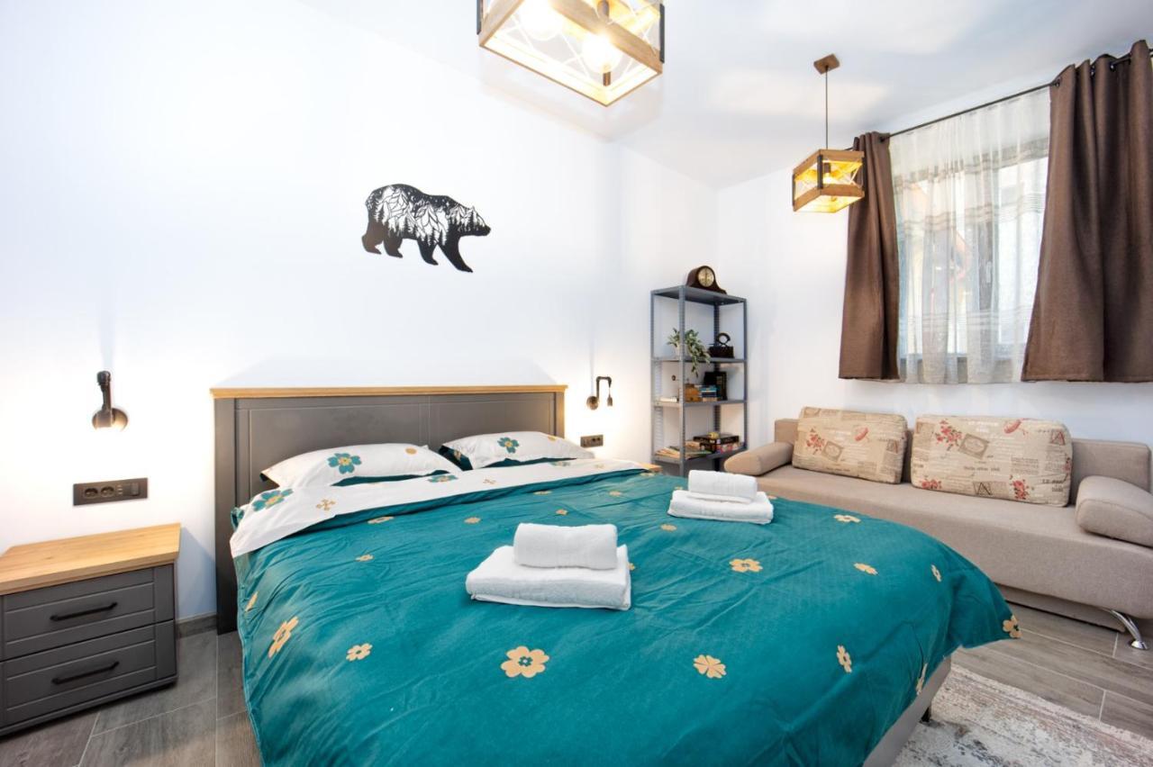 The Bear'S Den In Old City Centre Брашов Экстерьер фото